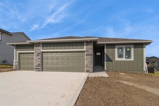 3292 NW Brookside Dr, Grimes, IA 50111