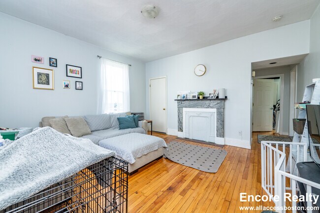 5 Munroe St unit 2, Somerville, MA 02143 - photo 4