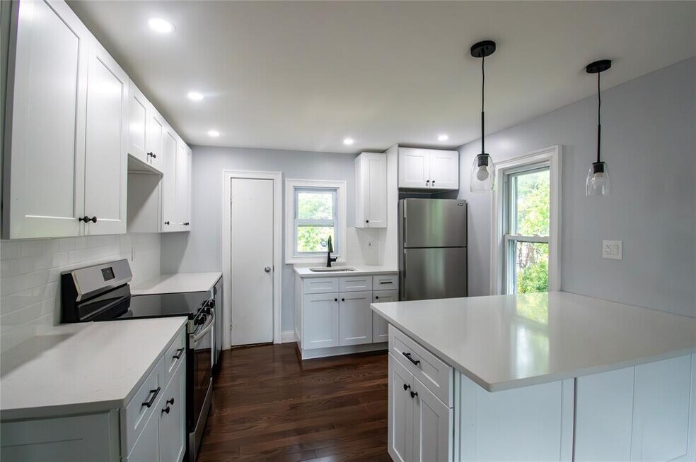 25 Hillside Ave unit 2, Rockville Centre, NY 11570 - photo 1