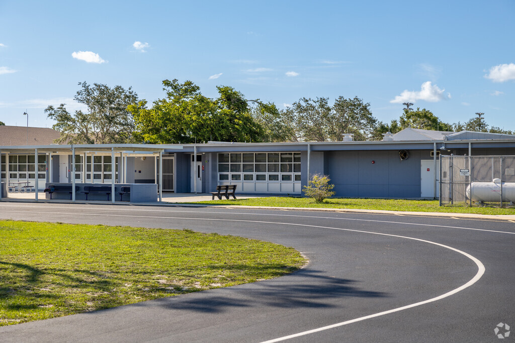 Villas Elementary School, Rankings & Reviews - Homes.com