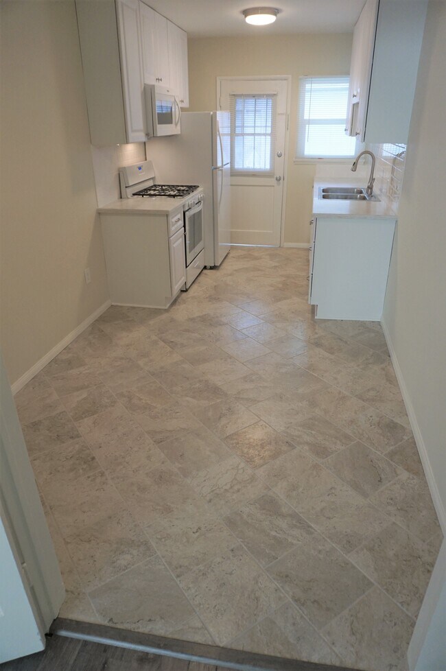 Kitchen w/ Breakfast Nook