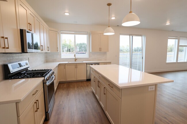 470 N 300 W unit 37437772, Smithfield, UT 84335 - photo 6