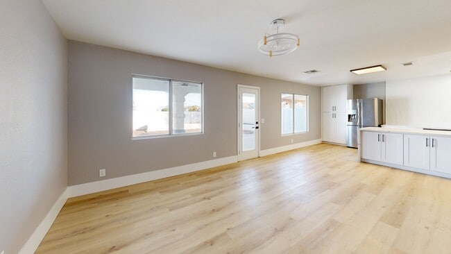 6556 Mount Roy Ln, Las Vegas, NV 89156 - photo 2