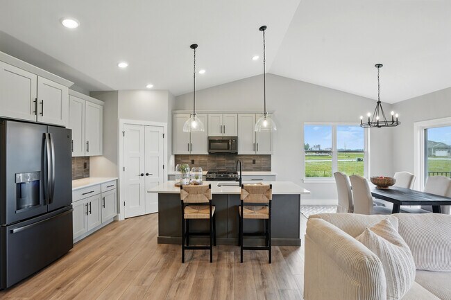 933 Long Dr, Solon, IA 52333 - photo 6