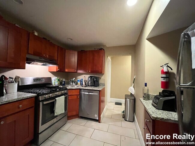 36 Euston St unit 12-1, Brookline, MA 02446 - photo 3