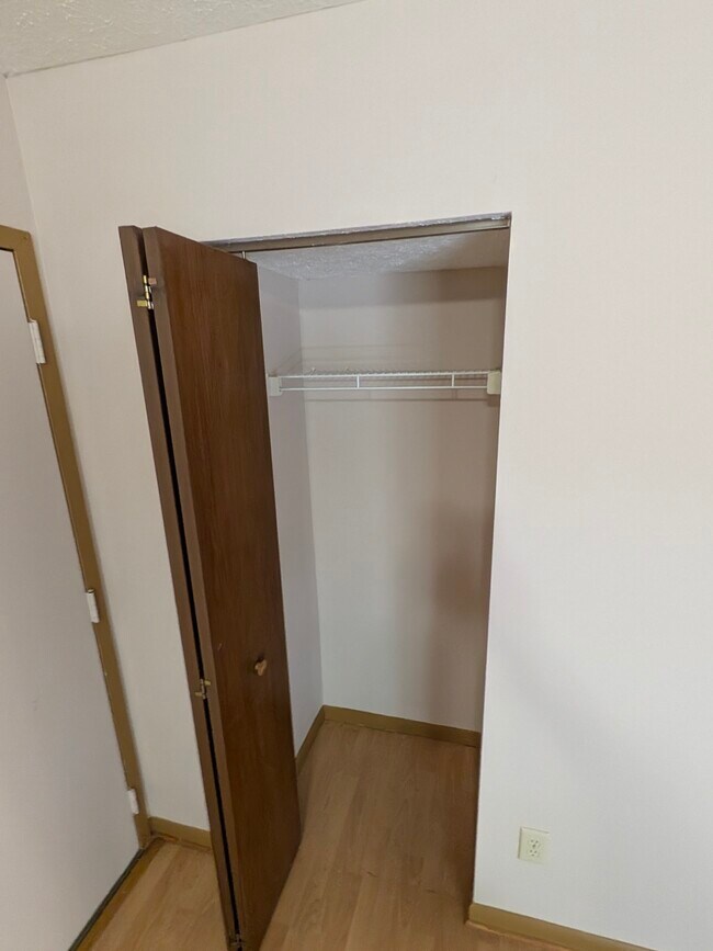 2163 Hedgerow Rd unit D, Columbus, OH 43220 - photo 5