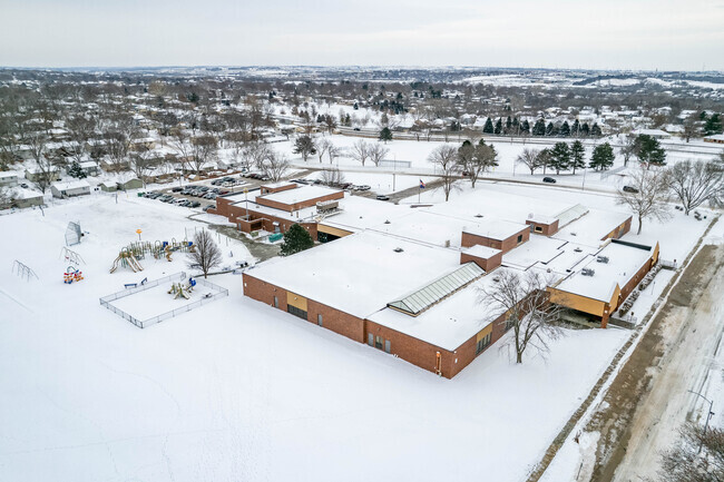 Neihardt Elementary School is very convenient for Omaha families.