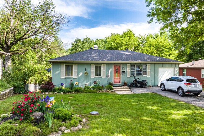 Gracemor-Randolph Corners homes are colorful, surrounded by gardens.