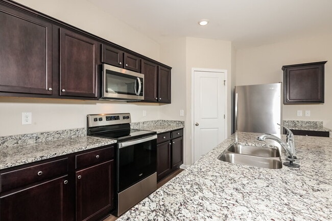 4314 Georgia Cir, Loganville, GA 30052 - photo 6