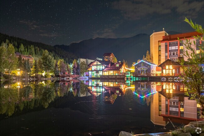 n Copper Mountain, you can find nightlight and retail in the same place under the stars.