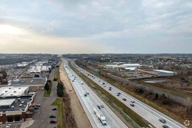 Woodbury residents have a convenient commute to the Twin Cities via I-94.