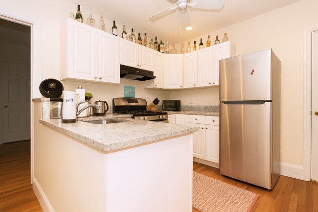 60 Egmont St unit 4, Brookline, MA 02446 - photo 6