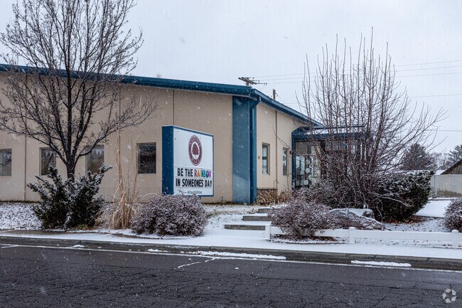 Street view of Nahunta Hall, located in the Lindon neighborhood.