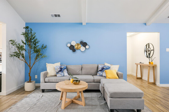 1044 Briarwood Ln unit ID1051607P, Desoto, TX 75115 - photo 3