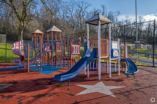 State test scores show 42% of Pittsburgh Westwood K-8 students are proficient in reading.