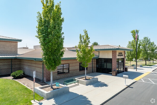 Front entrance at Lakeview Elementary.