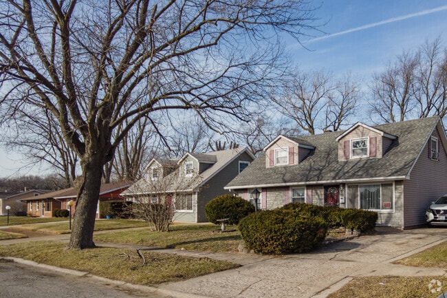 Locals enjoy the Aetna’s walkability.