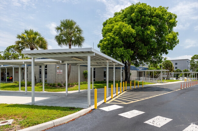 New Beginnings in Naples has covered walkways and side entrance.