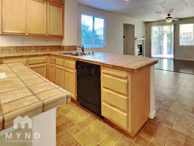 10114 Upshaw Way, Elk Grove, CA 95757 - photo 5