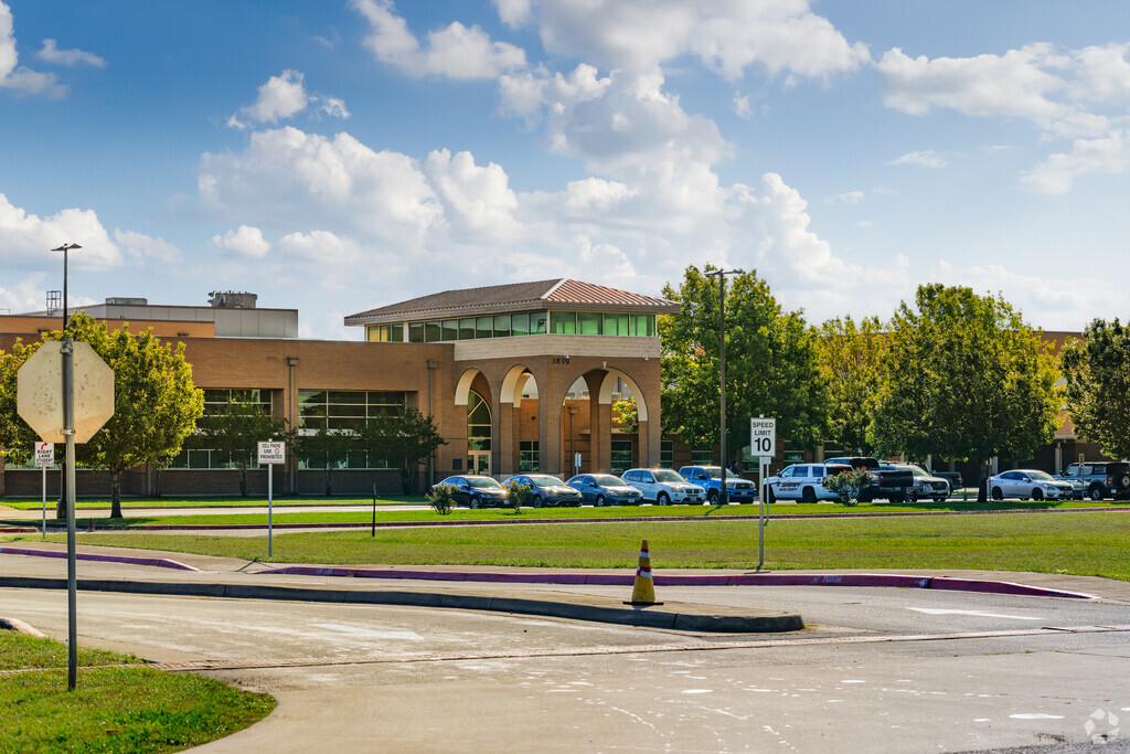 D J Red Simon Middle School located next Hemphill Elementary School.