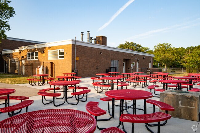 Tamarac has great outdoor seating for the kids to eat lunch at in Holtsville.