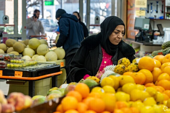 Dearborn Fresh Market in Woodbridge offers a varierty of fresh produce for all your cooking needs.