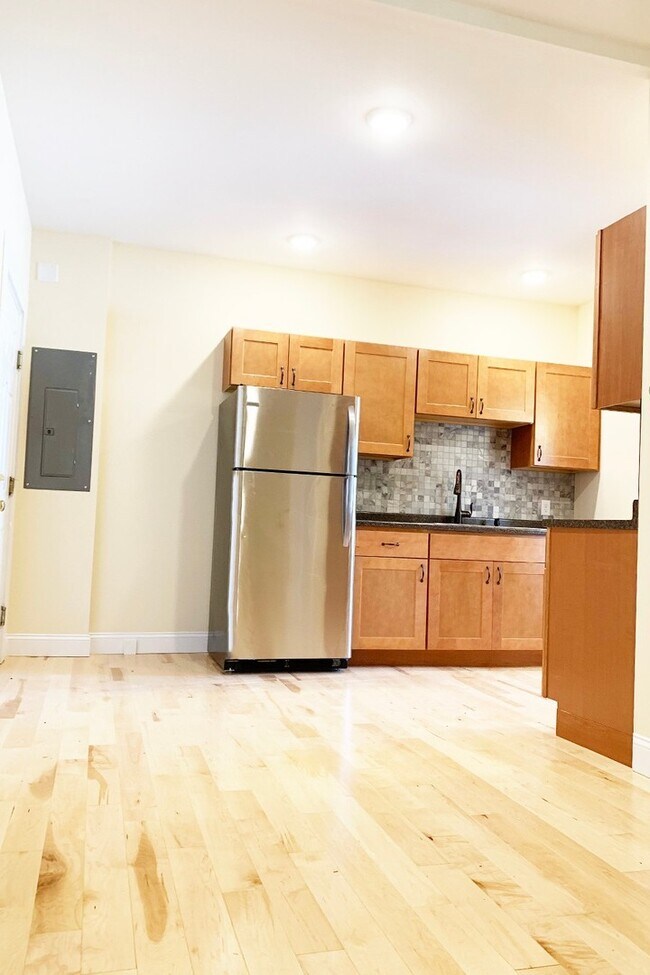 375 St Paul St unit 3, Burlington, VT 05401 - photo 6