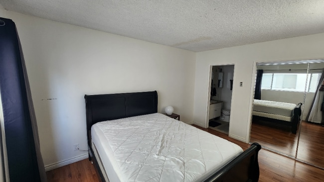 Burton Almont, Los Angeles, CA 90048 - photo 2