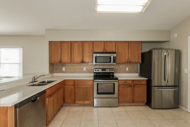 12006 Butler Woods Cir, Riverview, FL 33579 - photo 6