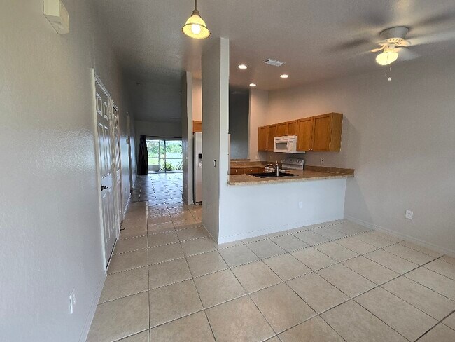 518 SE 5th Place unit 518 SE 5th Pl, Cape Coral, FL 33990 - photo 3