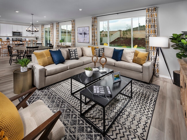 19541 Hanging Rock Rd unit 37077120, Lake Elsinore, CA 92532 - photo 4