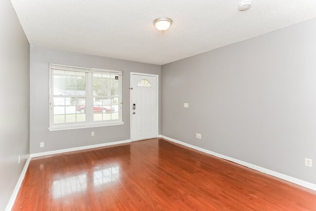 5049 Yearling Ln, Jacksonville, FL 32210 - photo 3