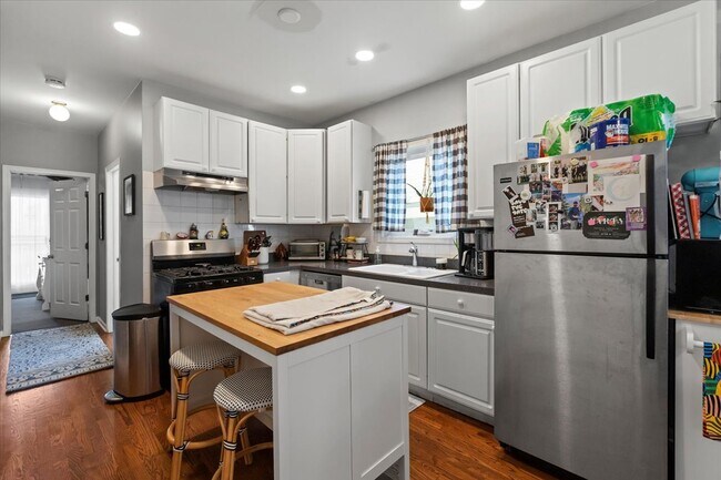 1345 W Walton St unit 1, Chicago, IL 60642 - photo 2