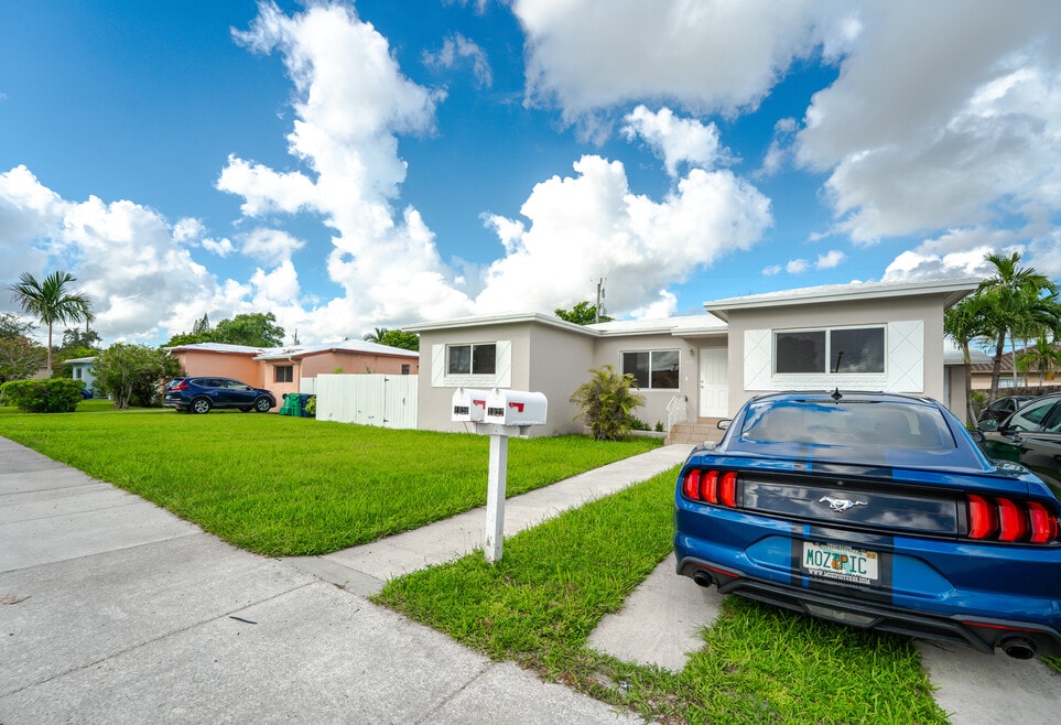1020 SW 74th Ave unit Completely Renovated, Miami, FL 33144 - photo 1