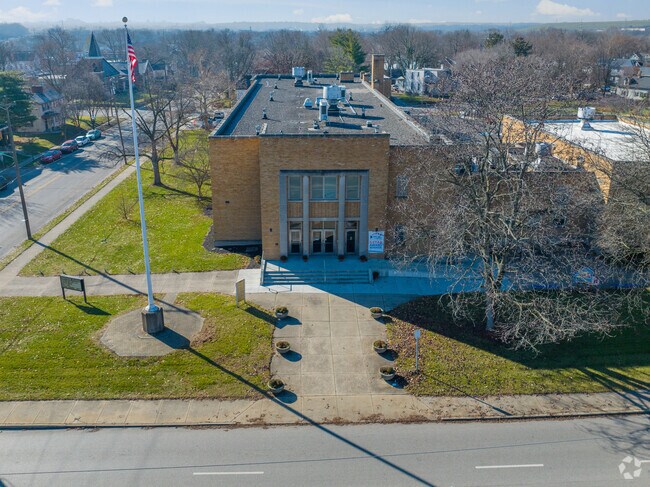Rising Star at Carthage is a public school.