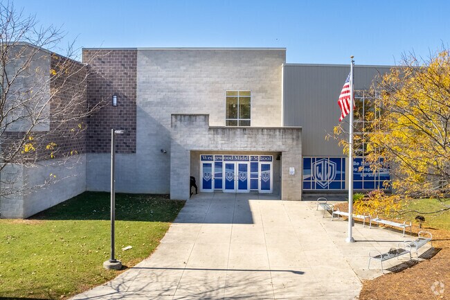 Wedgwood Middle School is a public school located in the Holly Hill neighborhood.