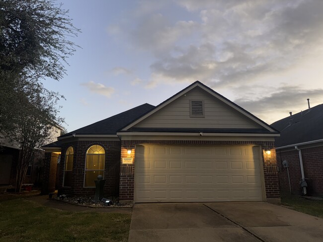 19507 Dawn Canyon Rd, Houston, TX 77084 - photo 2