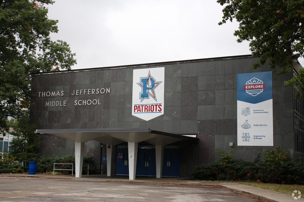 Thomas Jefferson Middle School provides education in the neighborhood of 
Newburg.