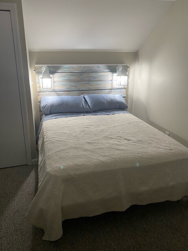 For Rent 3 McDonald Ave, Cromwell, CT 06416