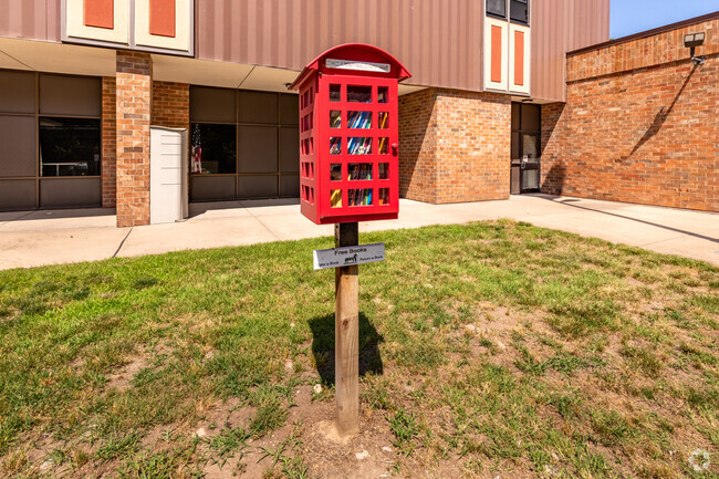 M E Pearson Elementary School Outdoor Library