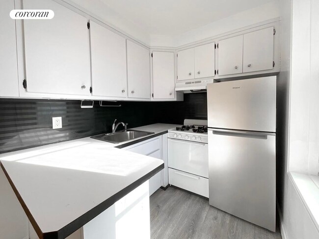 8646 Fort Hamilton Pkwy, Brooklyn, NY 11209 - photo 3