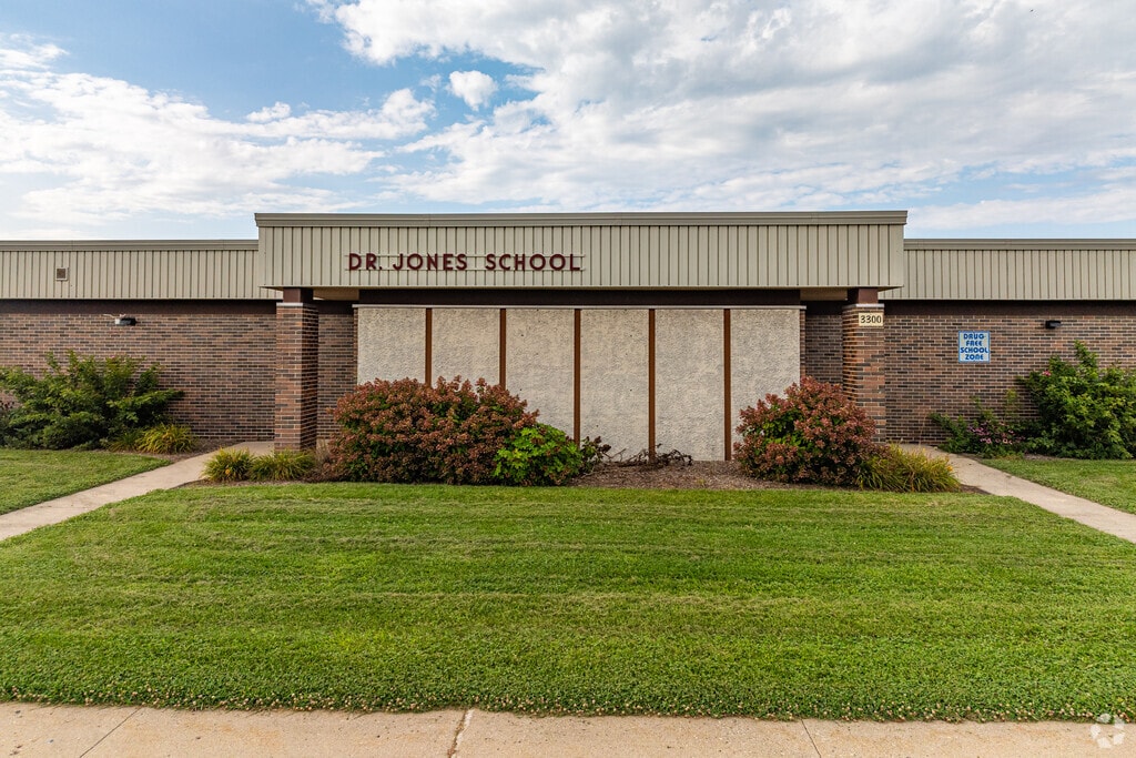 Jones Elementary School is a public elementary school in Racine's Greenbriar community.