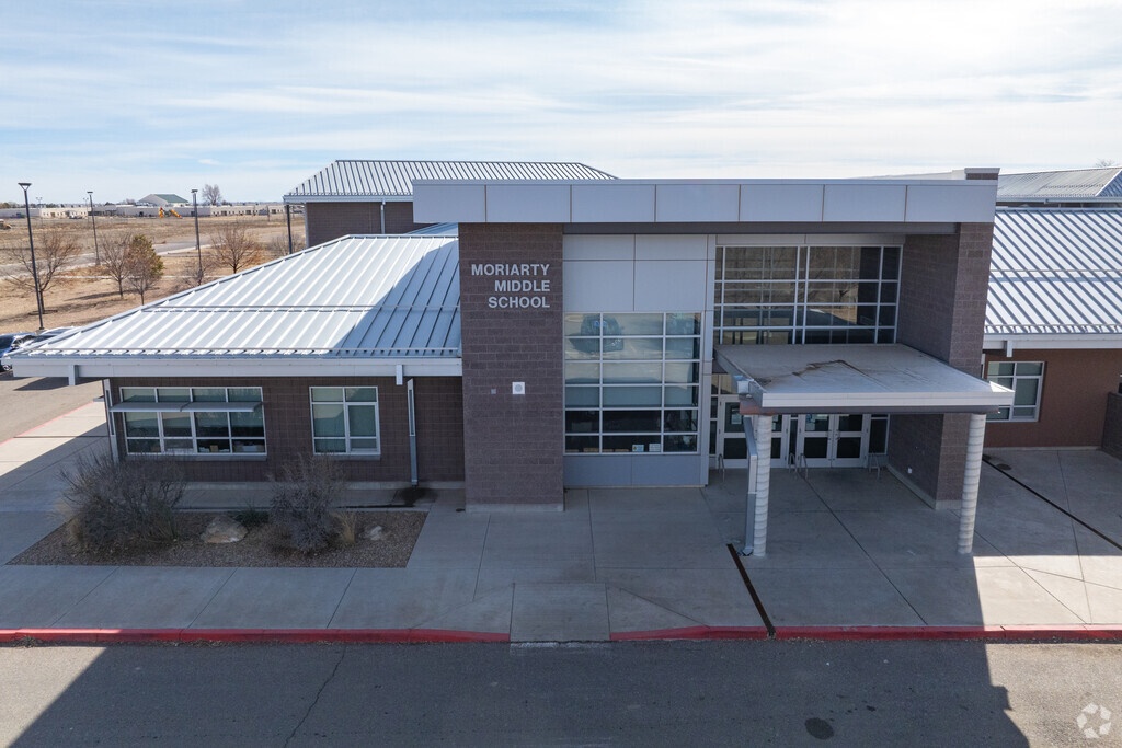 The front entrance of Moriarty Middle School.