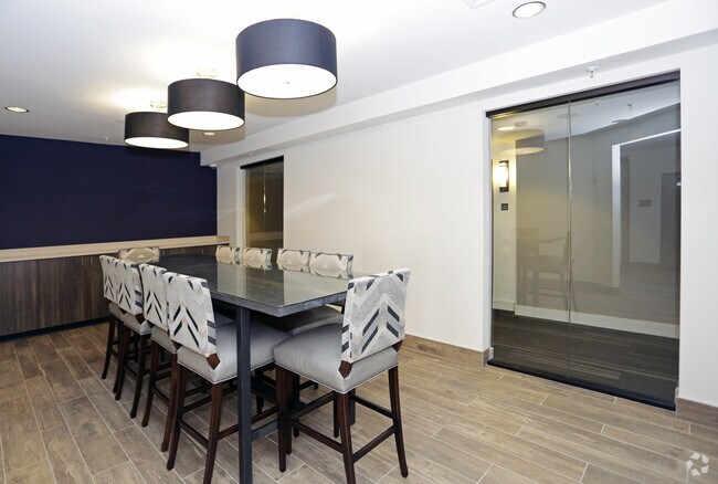 Vivian, Englewood, NJ 07631 - photo 6