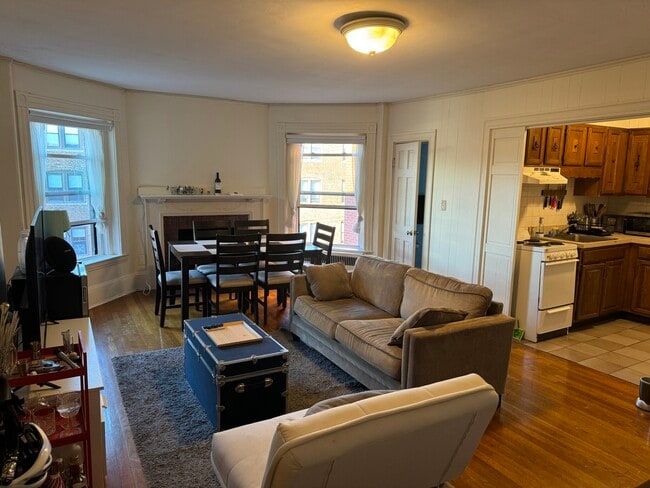 910 Beacon St unit 4, Boston, MA 02215 - photo 4