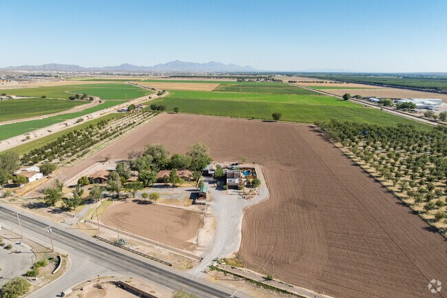 Homes on large plots of land with many of it farm land can be found in Mesquite.