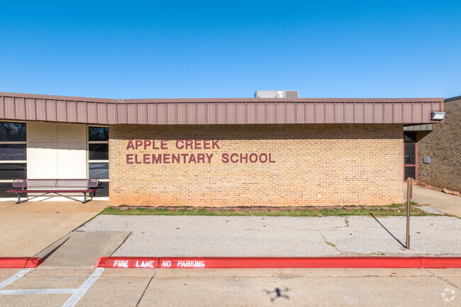 The faculty and staff at Apple Creek Elementary provide a safe environment for all.
