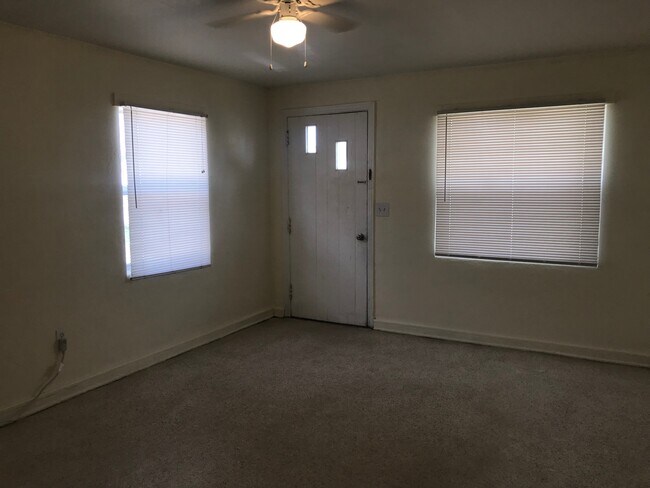 605 S 6th St unit 605, Fort Pierce, FL 34950 - photo 4