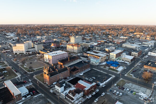 Sunnywest is only 2.5 miles from Downtown Marion.
