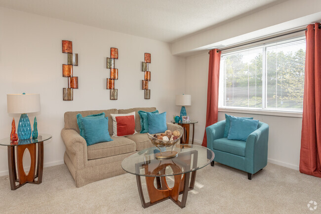 1BR, 1BA - 714 SF